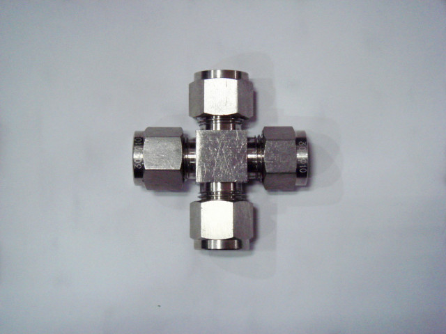 卡套四(sì)通接頭(tou)