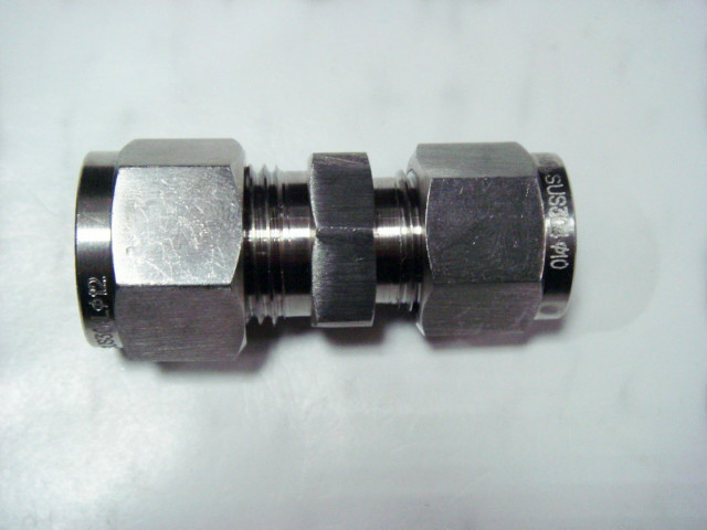 卡套異徑(jìng)直通接頭(tou)